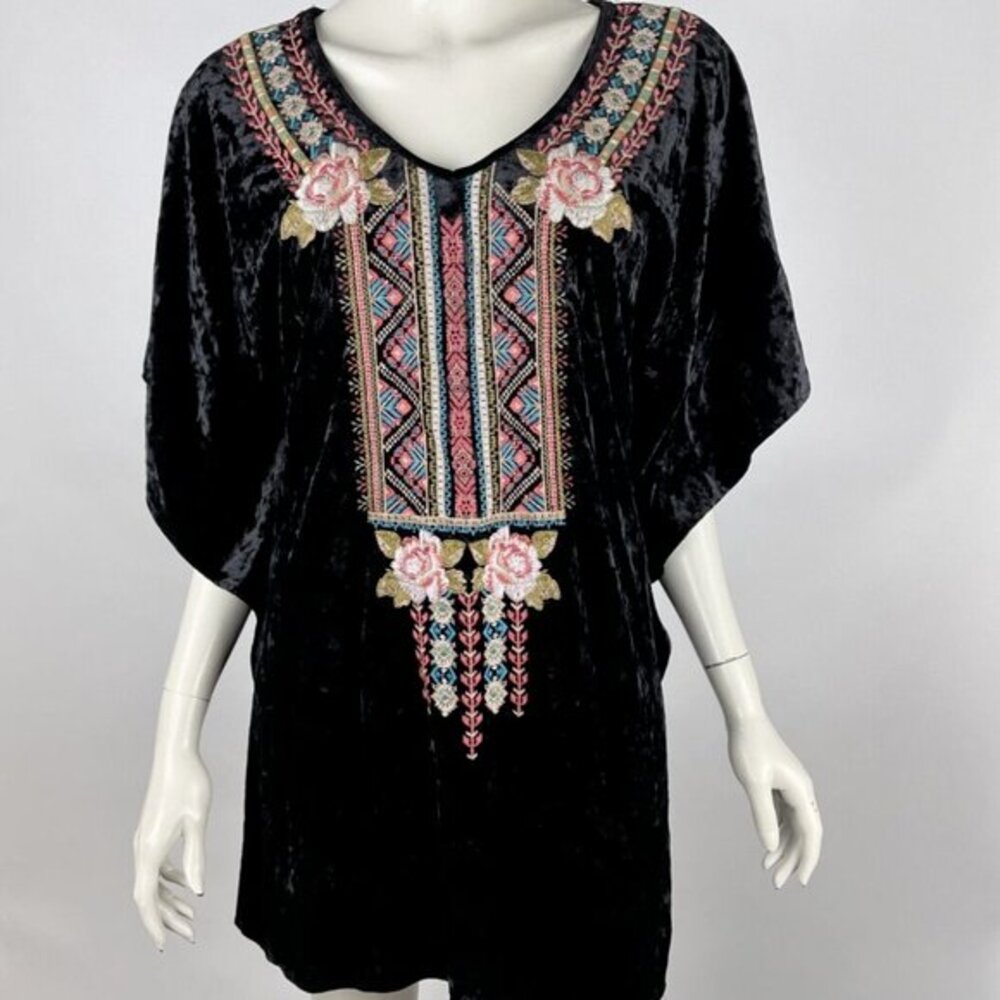 ANDREE by UNIT Velvet Embroidered‎ Top Women L NWT V-neck Short Sleeve Tunic